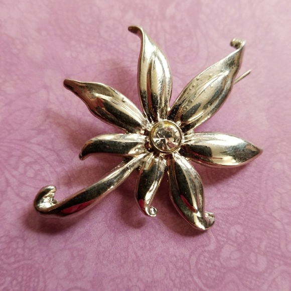 Relisted-Vintage Japanese Maple brooch silver leaf - Picture 2 of 4